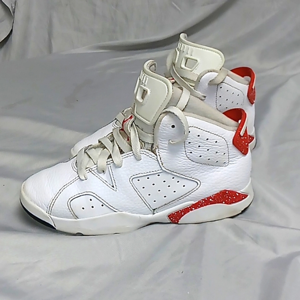 Jordans..2.5Y..Red & White